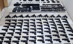 Polisin durdurduğu otomobilden cephanelik ele geçirildi