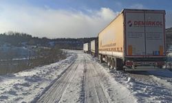 Kar yağışı 2550 metre rakımlı Ilgar geçidini kapattı