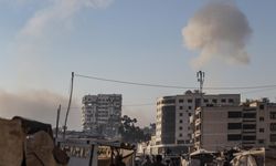 Katil İsrail Gazze'de ateşkesi ihlal ederek 1'i çocuk 3 Filistinliyi şehit etti