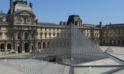Louvre Müzesi’nde su sızıntısı: Yüzlerce eserde hasar oluştu