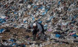 Gazze'de çöplükte yaşamak zorunda kalan Filistinliler, savaşın hâlâ sürdüğünü söyledi