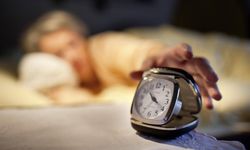 Alarm çalmadan önce uyanıyor musunuz? Milisaniyelik uyanışın sebebi ne?