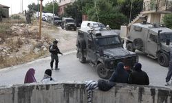 İşgalci İsrail Kudüs'teki Hizma beldesini iki gündür kuşatıyor