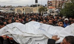 Hamas: İsrail'in Gazze'de insani yardım aracını hedef alarak 3 gazeteciyi öldürmesi savaş suçudur