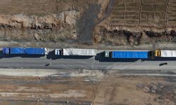 Suriye hükümetinin açtığı insani koridordan Kamışlı'ya yardımlar gönderiliyor