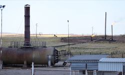 Suriye'nin Deyrizor ilindeki aşiretler, Fırat'ın doğusundaki Ömer petrol ve Kuniko gaz sahasını ele geçirdi