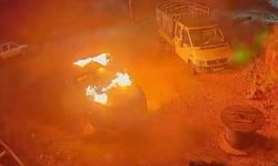 İşgalci İsrailliler, Batı Şeria'da Filistinlilere ait iki aracı ateşe verdi