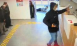 Fatih'te bankadan yaklaşık 112 bin liranın çalınması kamerada