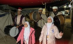 Gazze'de çadırların arasında 'ramazan davulcusu' geleneği devam ediyor