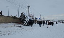 Ağrı'da otobüs devrildi: 16 yaralı