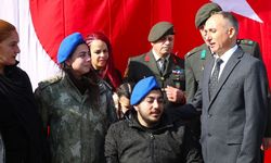 MSB'nin girişimleriyle afetzede genç kız, kendisine parka veren albayla buluştu