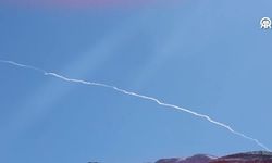 İran, ABD ve İsrail'in saldırılarına karşılık, balistik füze saldırısı başlattı