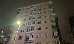 Küçükçekmece'de riskli yapı olduğu belirlenen 10 katlı bina tahliye edildi