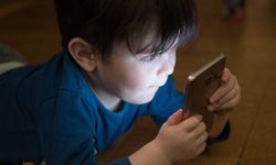 15 yaş altı çocuklara sosyal medyanın yasaklanmasını içeren rapor kabul edildi