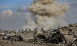 İsra*l ordusu, Gazze’de Filistinlilere ait yapıları patlatarak yıkmaya devam ediyor