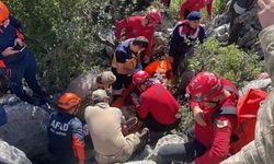 Ölümle burun buruna 24 saat! Yaşlı kadın 5 metrelik yarıkta sıkışmış halde bulundu