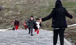 "Kömür taşıyıp odun kırıyoruz" 7 öğrenci için büyük mücadele!