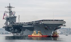 İran, ABD'nin bölgedeki USS Abraham Lincoln uçak gemisini füzelerle hedef aldığını duyurdu