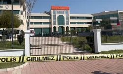 Antalya'nın Kepez ilçesinde Hükümet Konağı'nda silahla ateş edilmesi üzerine bölgeye polis ekipleri yönlendirildi