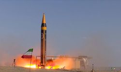 İran, bölgedeki ABD üslerine 2 tonluk savaş başlığı taşıyan Hürremşehr füzesi ateşledi