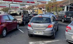 Fransa'da sürücüler yüzlerce istasyonda akaryakıt sıkıntısı yaşandığını bildiriyor