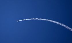 İran’ın misillemesi sırasında Tel Aviv'de gökyüzünden patlama sesleri geldi