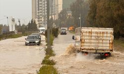 Hatay ve Osmaniye'de sağanak hayatı olumsuz etkiledi