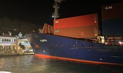 Sarıyer'de karaya oturan konteyner gemisi kurtarıldı