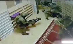 El-Halil’de insanlık dışı görüntü: İsra*l askerleri camiye baskın yaptı, savunmasız Filistinliye köpekle saldırdı