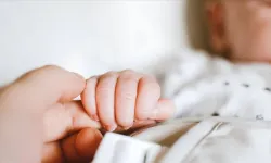 Anneler için 6 yıl prim avantajı: Emeklilik yolu kısalıyor
