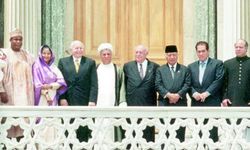 Necmettin Erbakan’ın öncülüğünde tarihi adım: D-8