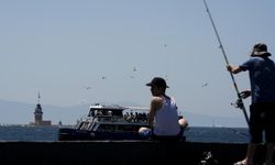 Sıcak havadan bunalan İstanbullular sahillere akın etti