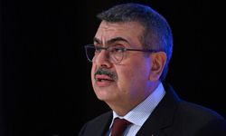 Bakan Tekin: Yaz aylarında çocuklarımızın bol bol kitap okumalarını, bu alışkanlığı edinmelerini öneriyorum