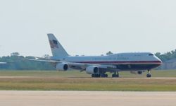 Trump'ın yeni başkanlık uçağının öncekinde bulunan bazı savunma önlemlerine sahip olmadığı iddiası