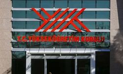 YÖK'ten İstanbul'da özel bir üniversitenin mezuniyet töreninde ayet yazılı pankartın kapatılmasına soruşturma