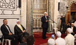 Eski Diyanet İşleri Başkanı Mehmet Görmez, Şam Emevi Camii’nde Cuma Namazı sonrası hitap etti