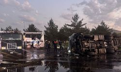 Kayseri'de yolcu otobüsü ile yakıt taşıyan tanker çarpıştı: 35 yaralı