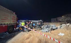 Gaziantep'te yolcu midibüsü ile otomobil çarpıştı: Ölü ve yaralılar var