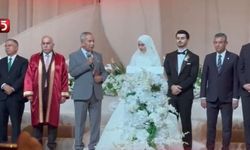Bülent Arınç’tan Davutoğlu’na desteğe Özgür Özel’den alkışlı destek