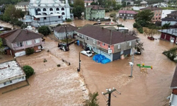 Sakarya'da kuvvetli yağış günlük yaşamı ve ulaşımı olumsuz etkiledi