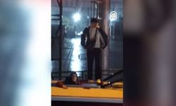 Sarıyer'de sel sularında mahsur kalan yolcular otobüsün üzerine çıktı