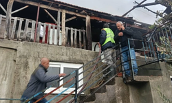 Benzinle soba yakmak isterken evi yaktı