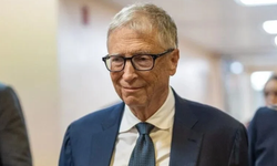 Bill Gates'ten yapay zeka için 20 yıllık geçiş uyarısı: İş dünyasını neler bekliyor?