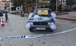 Cami inşasına destek için 44 yıllık otomobilini bağışladı