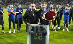 Boşnaklar tarafından "Elmas" olarak isimlendirilen Edin Dzeko, Bosna Hersek Milli Takımı'na veda etti