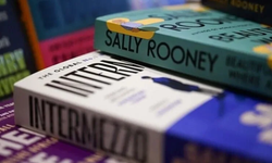 İngiltere'de yazar ve ünlü isimlerden Palestine Action ve Sally Rooney için sansüre tepki