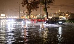 İstanbul'u sel vurdu: 2 kişi hayatını kaybetti