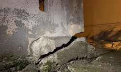 Mersin'de çatlaklar oluşan bina tahliye edildi