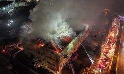 Tuzla'da ayakkabı fabrikasında çıkan yangına müdahale ediliyor