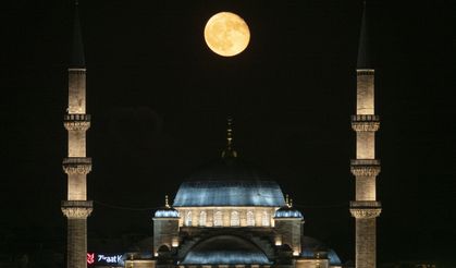 İstanbul'da eşsiz dolunay görüntüleri